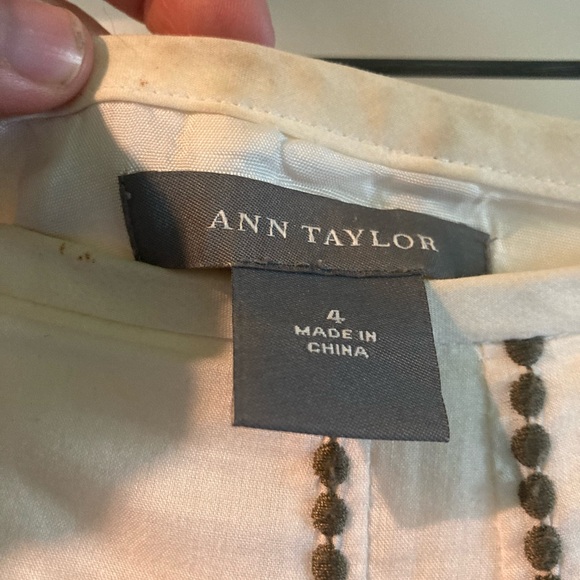 Gorgeous Ann Taylor Skirt with embroidery - Picture 4 of 4